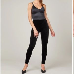NWT Spanx velvet leggings. Black. Size large.